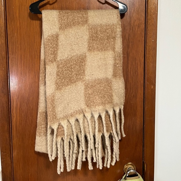 American Eagle Outfitters Accessories - American Eagle chunky scarf